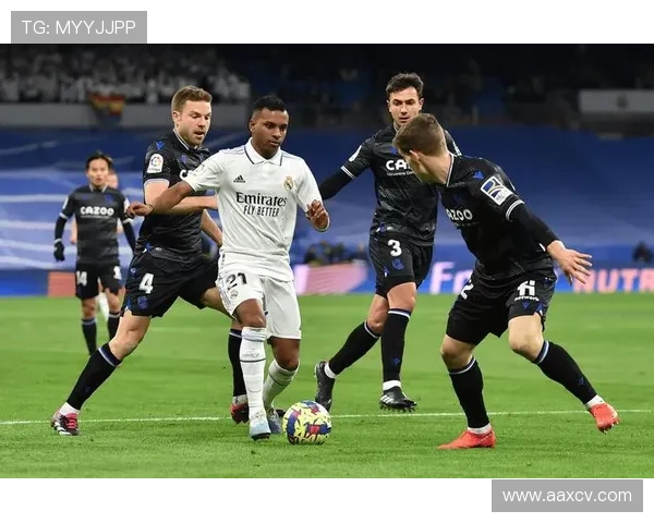 梅西领衔出战,巴萨与皇家马德里展开西班牙德比大战,焦点对决引发全球关注 梅西领衔出战,巴萨与皇家马德里展开西班牙德比大战,焦点对决引发全球关注