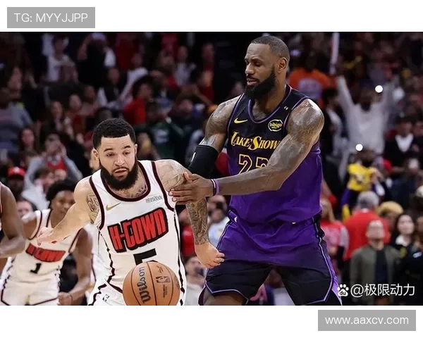 湖人队大胜快船迎开季首胜 詹姆斯与戴维斯合力统治比赛